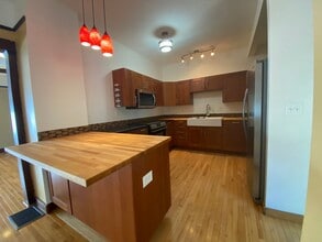 918 Union St in Hood River, OR - Building Photo - Building Photo