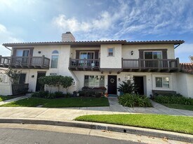 6917 Pear Tree Dr in Carlsbad, CA - Building Photo