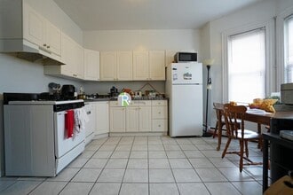 72 Gardner St, Unit D6 in Boston, MA - Foto de edificio - Building Photo