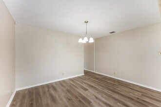 8743 Ridge Moon Dr in San Antonio, TX - Foto de edificio - Building Photo