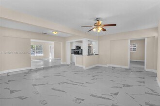 4655 NW 41st Pl in Lauderdale Lakes, FL - Building Photo - Building Photo