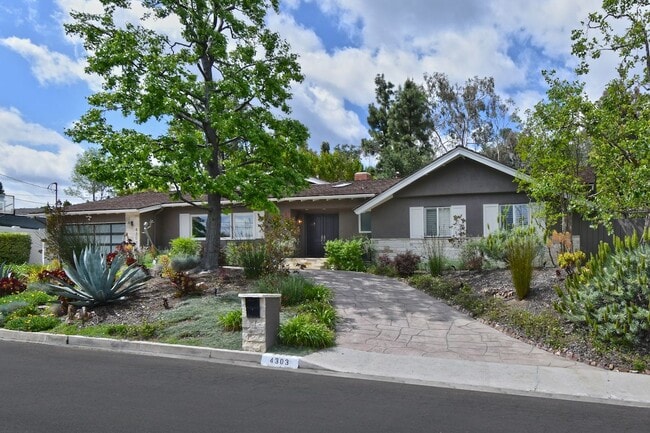 4303 Bonavita Dr in Los Angeles, CA - Building Photo - Building Photo