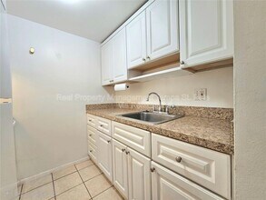 613 Lyndhurst St in Dunedin, FL - Building Photo - Building Photo