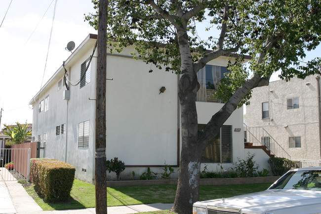 820 E 15th St in Long Beach, CA - Building Photo - Building Photo