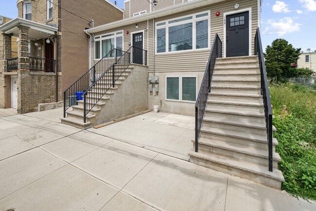 1400 9th St in North Bergen, NJ - Building Photo - Building Photo