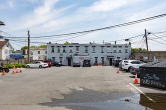 Amitville Flats in Amityville, NY - Building Photo - Building Photo