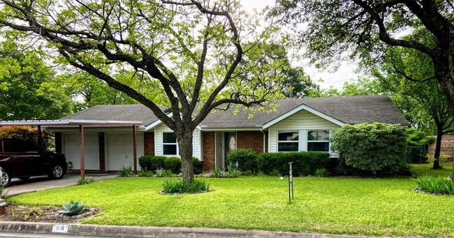 property at 11511 N Oaks Dr