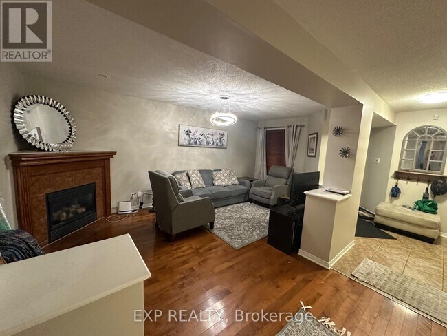 272 Claridge Dr in Ottawa, ON - Building Photo - Building Photo