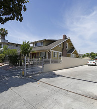 857 S Wilton Pl in Los Angeles, CA - Building Photo - Building Photo