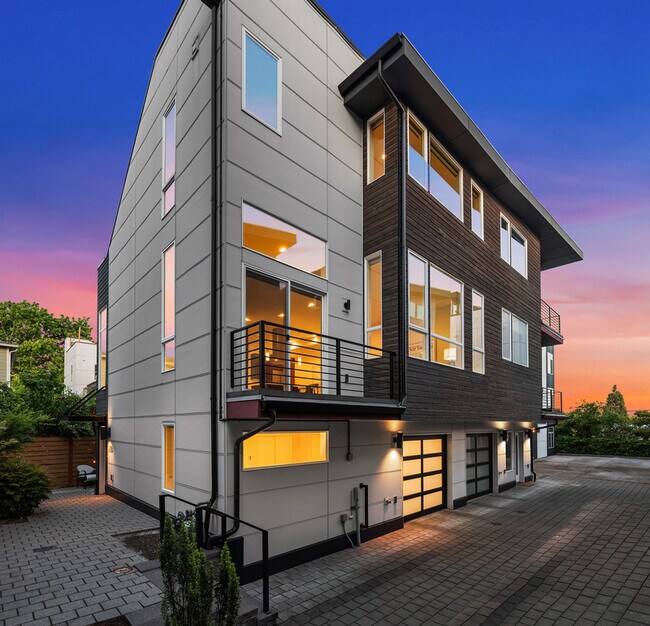 property at 818 25th Ave S