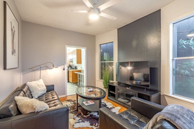 2321 SE 11th Ave