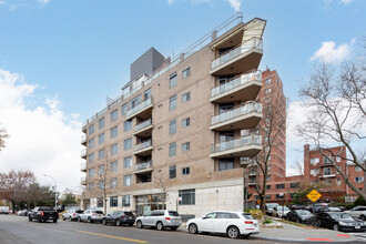 132-29 Blossom Ave in Flushing, NY - Building Photo - Primary Photo