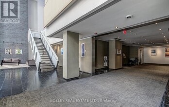 33 Charles St E in Toronto, ON - Building Photo - Building Photo