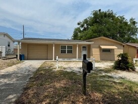 3741 Kingsbury Dr in Holiday, FL - Building Photo