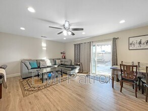 6724 Sequoia Dr in Buena Park, CA - Foto de edificio - Building Photo