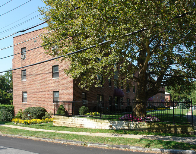 790-808 Tuckahoe Rd in Bronxville, NY - Building Photo - Building Photo