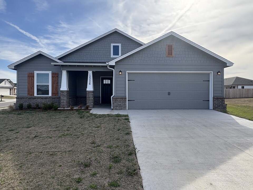 12026 E 108th St N in Owasso, OK - Building Photo