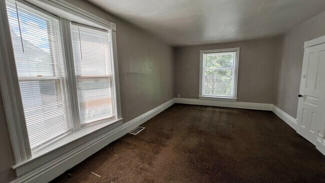 306 Hollister Ave SE-Unit -Apt 2 in Grand Rapids, MI - Foto de edificio - Building Photo