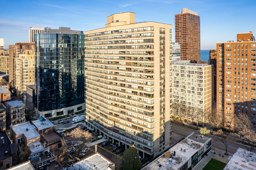 2930 N Sheridan Rd in Chicago, IL - Foto de edificio