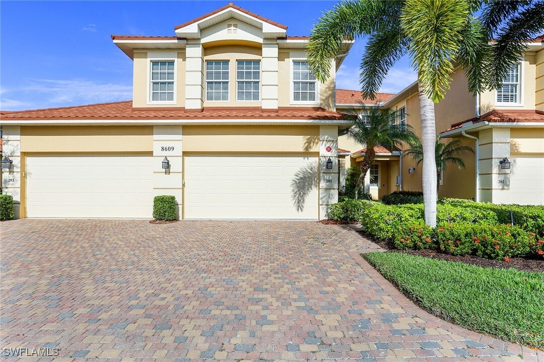 8609 Champions Point in Naples, FL - Building Photo