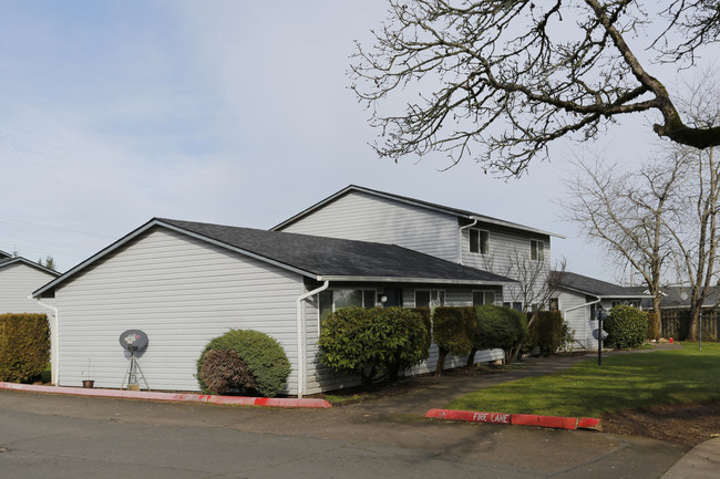 Cinnamon Square Apartments in Oregon City, OR - Building Photo - Building Photo