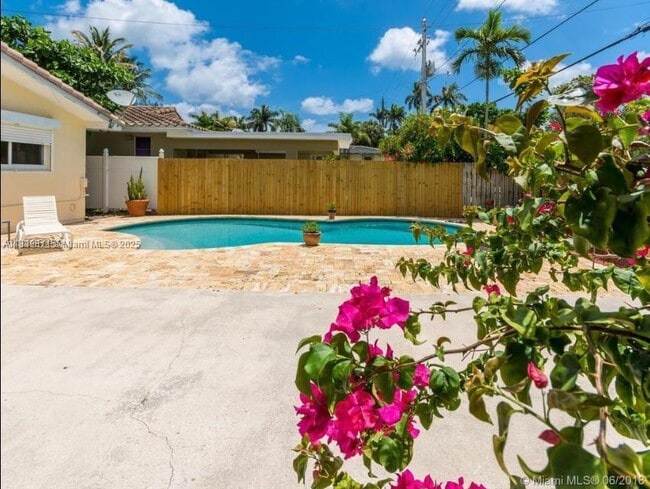 property at 1406 Polk St