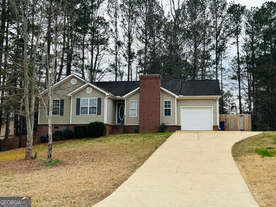 126 Woodridge Cir in Lagrange, GA - Building Photo