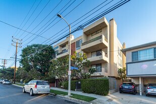 1312 S Saltair Ave in Los Angeles, CA - Building Photo