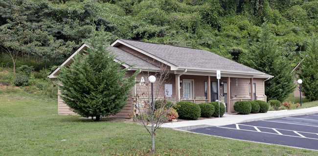 Breckenridge Apartments in Sevierville, TN - Building Photo - Building Photo