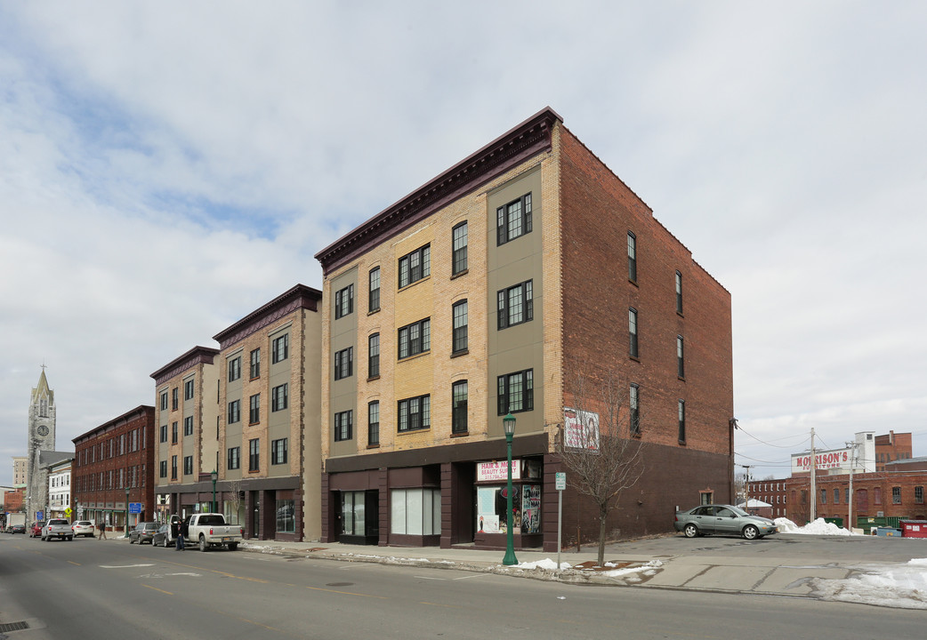 Black River Apartments in Watertown, NY - Foto de edificio