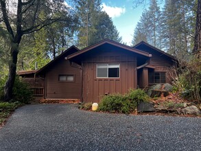 11093 Hill Creek Dr in Nevada City, CA - Building Photo - Building Photo