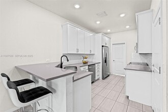 1190 Eucalyptus Dr in Hollywood, FL - Building Photo - Building Photo