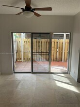 19172 NW 82nd Cir Ct in Hialeah, FL - Building Photo - Building Photo