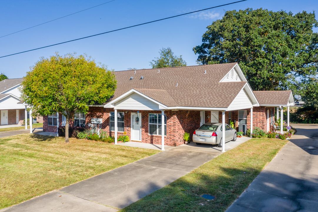 Legends of Lindale in Lindale, TX - Building Photo