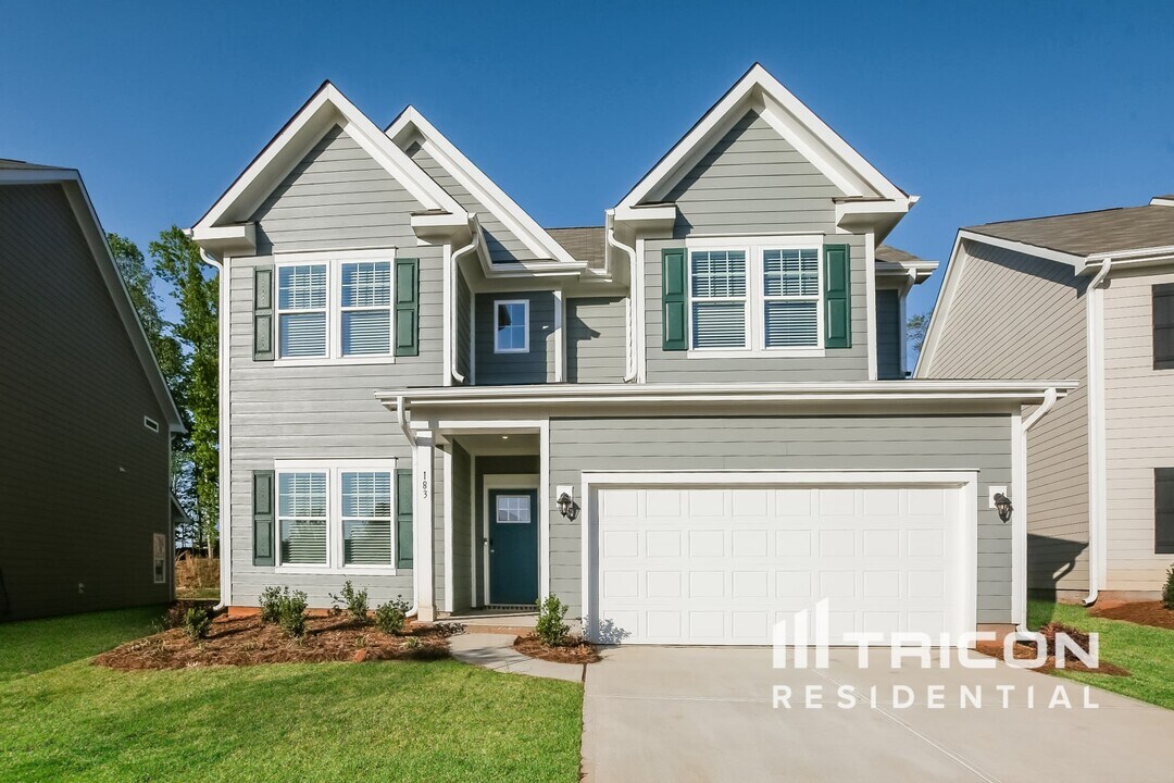 183 Queenshall Rd in Mooresville, NC - Foto de edificio