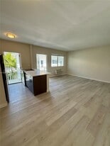 1535 Michigan Ave in Miami Beach, FL - Building Photo