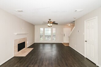 12202 Greencanyon Dr in Houston, TX - Building Photo - Building Photo