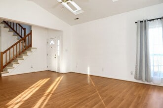 106 Linden Ct in Yorktown, VA - Building Photo - Building Photo