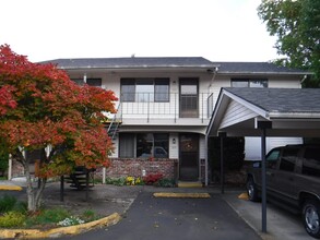 Waldo Terrace in Salem, OR - Building Photo - Interior Photo