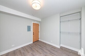 505 W Belmont Ave in Chicago, IL - Building Photo - Building Photo