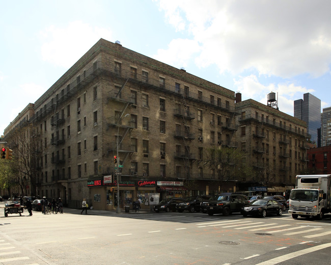 1168-1200 First Ave in New York, NY - Foto de edificio - Building Photo