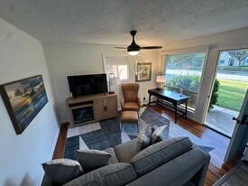 652 E Main St, Unit 12 in Plainfield, IN - Building Photo