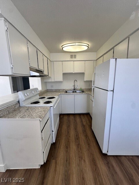 2121 Oceanus Ln in Las Vegas, NV - Building Photo