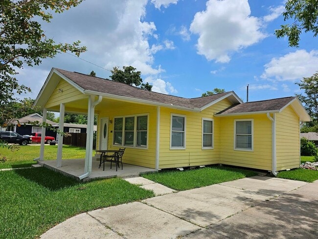 property at 3015 Bonner Dr