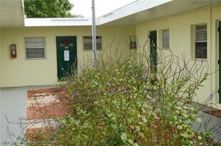 307 Golf Villas Ct NW in Lake Placid, FL - Building Photo