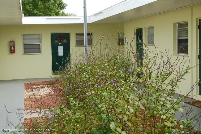 property at 307 Golf Villas Ct NW