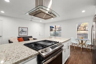 301 E 33rd St in Austin, TX - Building Photo - Building Photo