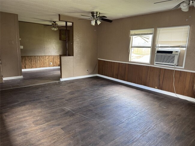 854 Queenswood St in Montgomery, TX - Building Photo - Building Photo