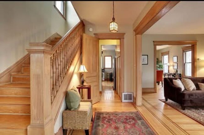 123 W 35th St in Minneapolis, MN - Building Photo - Building Photo