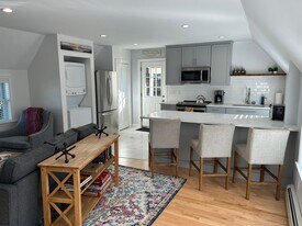 9 Angle St in Dover, NH - Building Photo